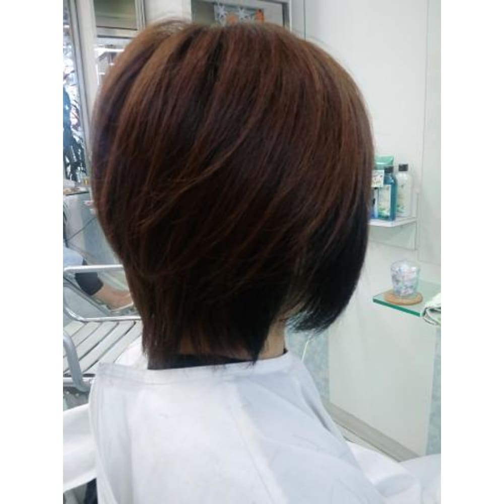 左右の内側の明るさが違うアシメカラー Nina ニーナ 三軒茶屋 ニーナ サンゲンヂャヤ のヘアスタイル 美容院 美容室を予約するなら楽天ビューティ