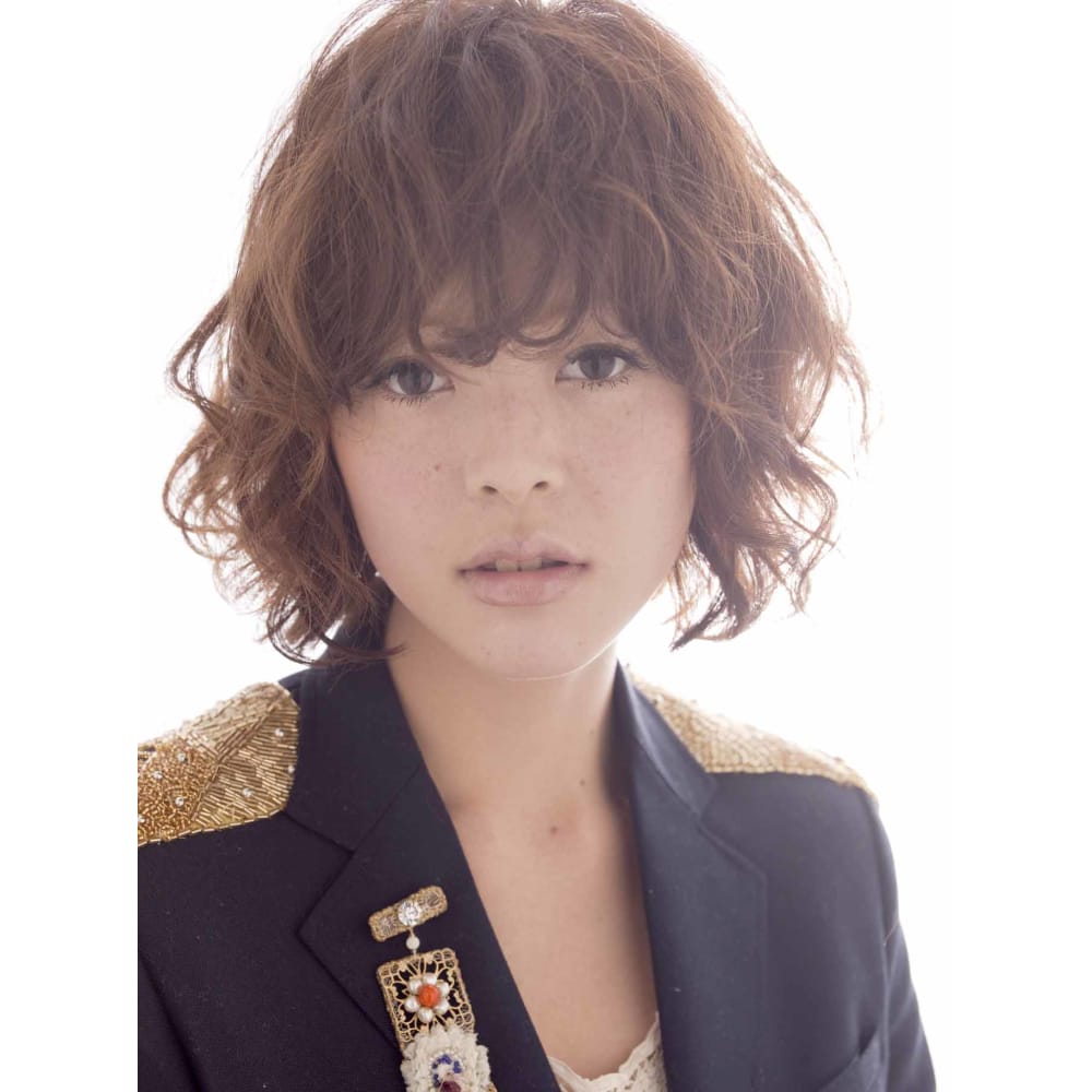ロンドンボーイのようなクセ毛風ミディアムスタイル Anti アンティ のヘアスタイル 美容院 美容室を予約するなら楽天ビューティ
