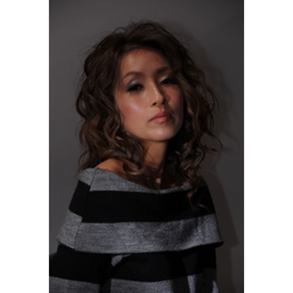 上品なセレブ風スパイラルヘア Douze ドゥーズ のヘアスタイル 美容院 美容室を予約するなら楽天ビューティ 上品なセレブ風スパイラルヘア Douze ドゥーズ のヘアスタイル 美容院 美容室を予約するなら楽天ビューティ
