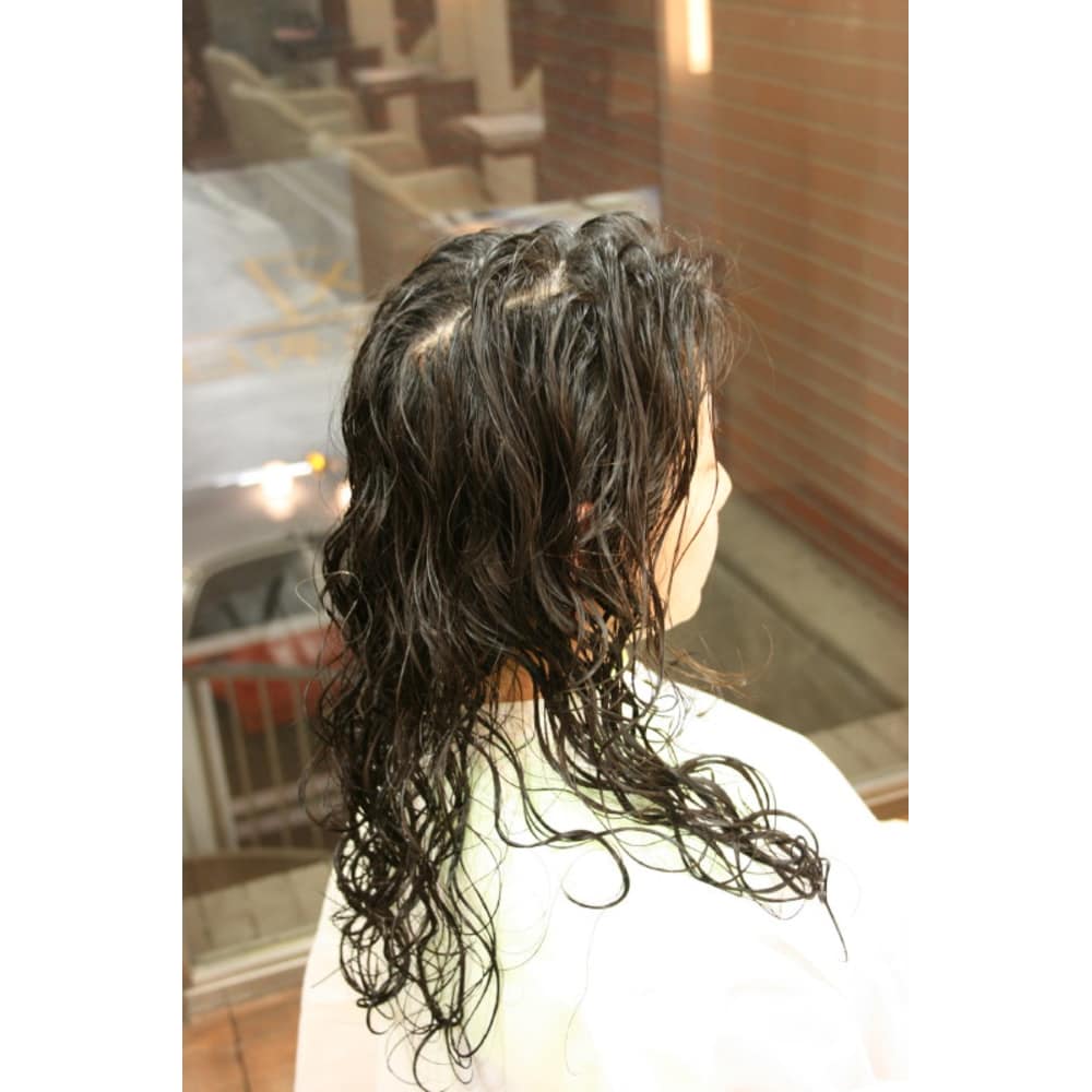 京都 エアウェーブ ロングパーマスタイル Hair Qril ヘア クリル のヘアスタイル 美容院 美容室を予約するなら楽天ビューティ