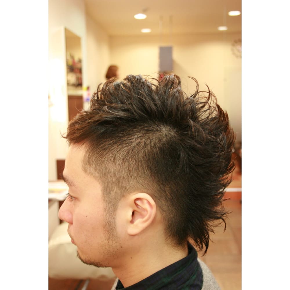 京都 ツーブロックのメンズモヒカン Hair Qril ヘア クリル のヘアスタイル 美容院 美容室を予約するなら楽天ビューティ