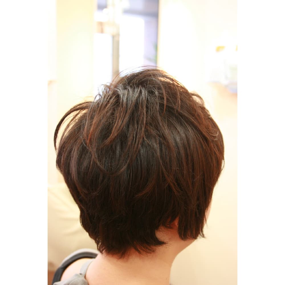 京都 ナチュラルハイライトで創る ショートヘア Hair Qril ヘア クリル のヘアスタイル 美容院 美容室を予約するなら楽天ビューティ