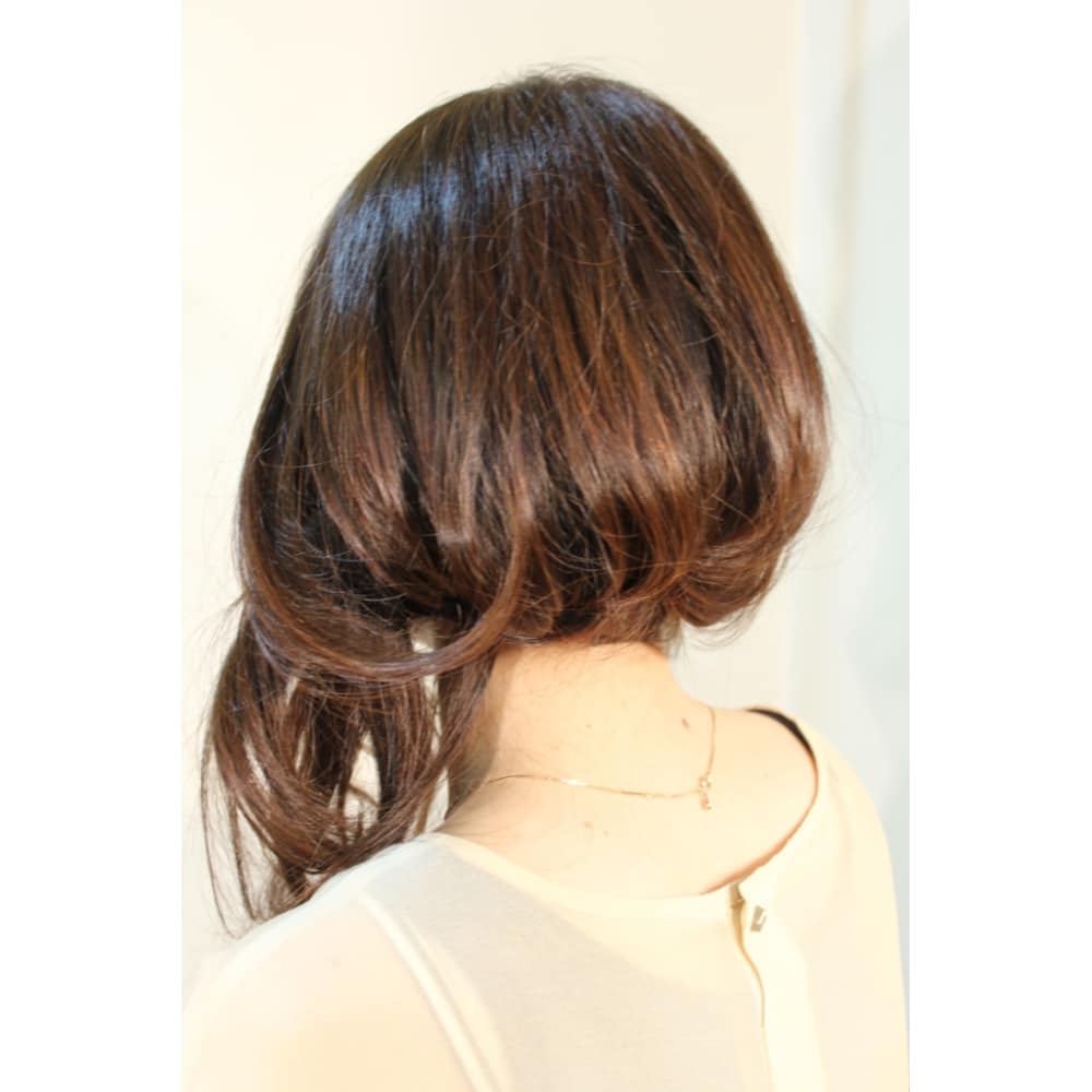 ふわふわカールのボブ風アレンジ Brooch ブローチ のヘアスタイル 美容院 美容室を予約するなら楽天ビューティ