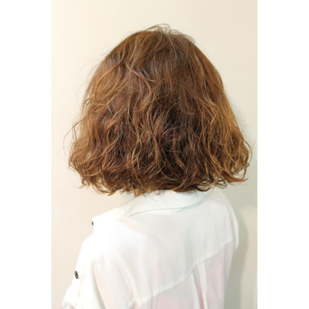 モード感のあるパーマヘア Brooch ブローチ のヘアスタイル 美容院 美容室を予約するなら楽天ビューティ