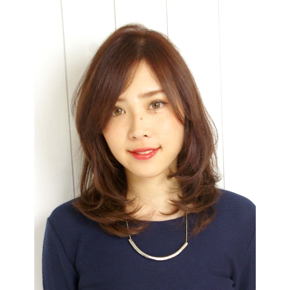大人のフェザーレイヤー Que Hair キューヘア のヘアスタイル 美容院 美容室を予約するなら楽天ビューティ 大人のフェザーレイヤー Que Hair キューヘア のヘアスタイル 美容院 美容室を予約するなら楽天ビューティ