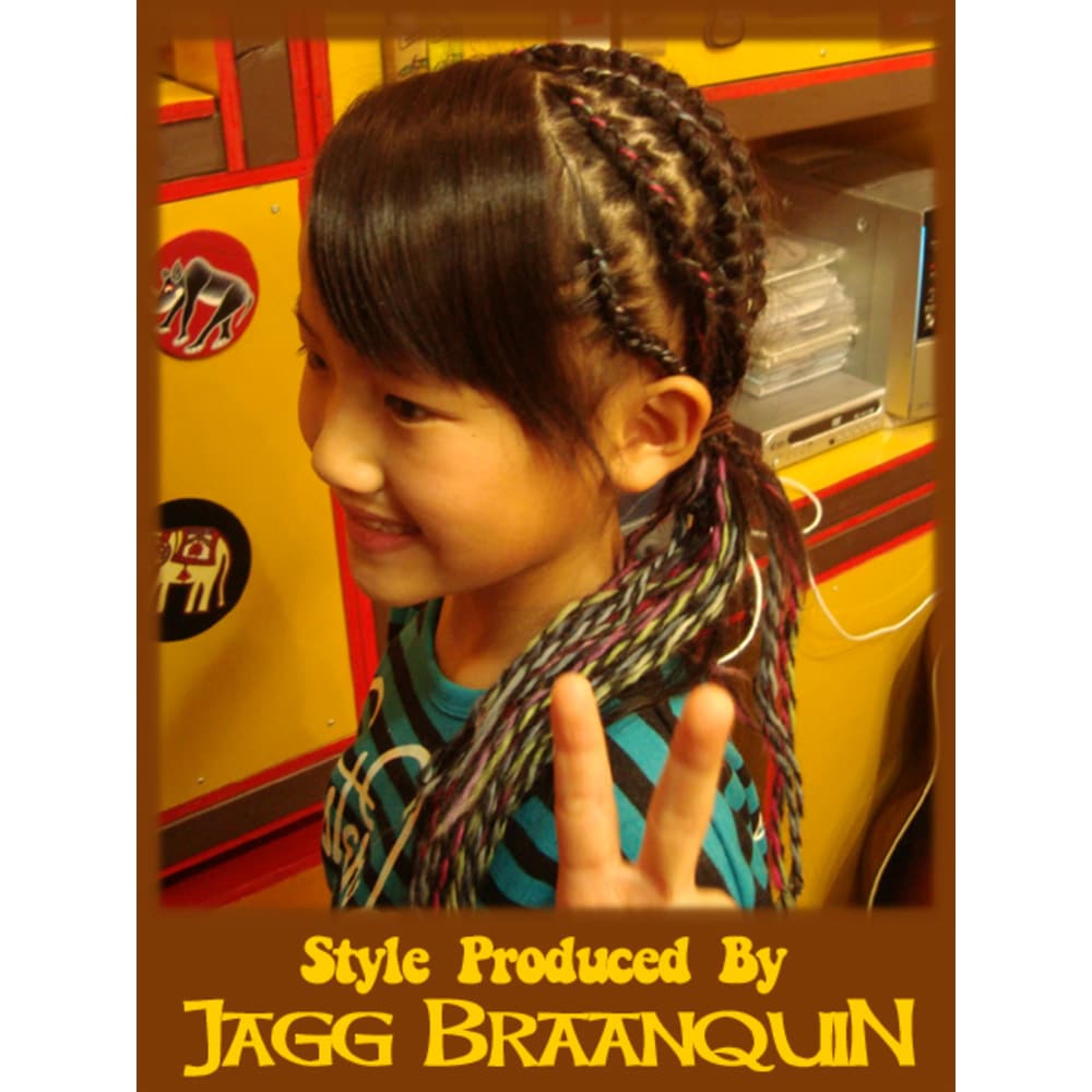 毛糸を編みこんだコーンロウー ブレーズスタイル Jagg Braanquin ジャグブランキン のヘアスタイル 美容院 美容室を予約するなら楽天ビューティ