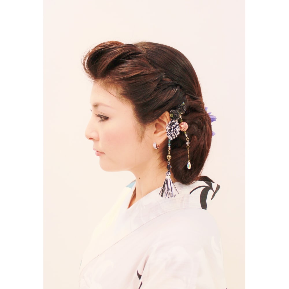 ネープシニヨン ツイストアップ 浴衣ヘア Hair Make Opsis オプシス のヘアスタイル 美容院 美容室を予約するなら楽天ビューティ