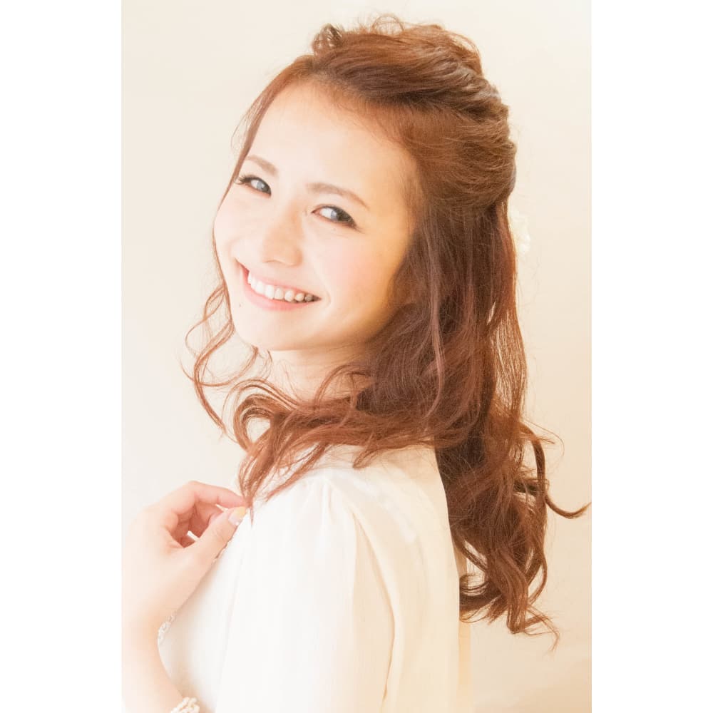 人気のダウンスタイル 結婚式 二次会に Broto ブロット のヘアスタイル 美容院 美容室を予約するなら楽天ビューティ