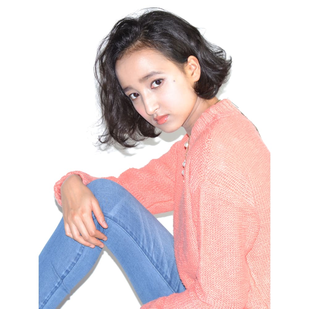 フレンチシックな黒髪ハンサムボブ Mer By Puur メルバイピュール のヘアスタイル 美容院 美容室を予約するなら楽天ビューティ