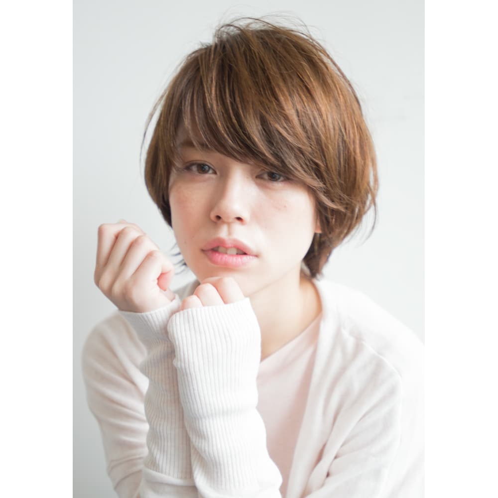 大人カジュアルな爽やかショートヘア Anti アンティ のヘアスタイル 美容院 美容室を予約するなら楽天ビューティ