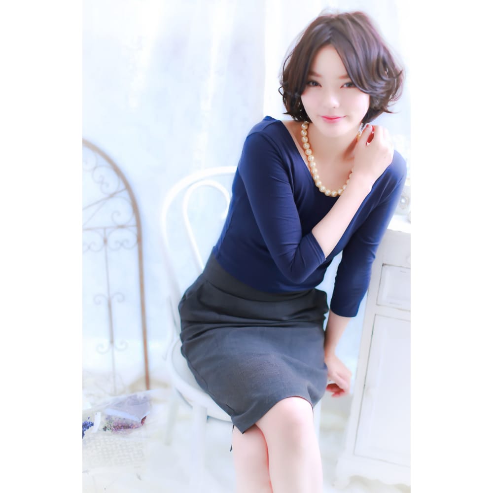 美髪 美肌 美シルエット 大人の可愛いショートヘア Loren ローレン のヘアスタイル 美容院 美容室を予約するなら楽天ビューティ 美髪 美肌 美シルエット 大人の可愛いショートヘア Loren ローレン のヘアスタイル 美容院 美容室を予約するなら楽天ビューティ