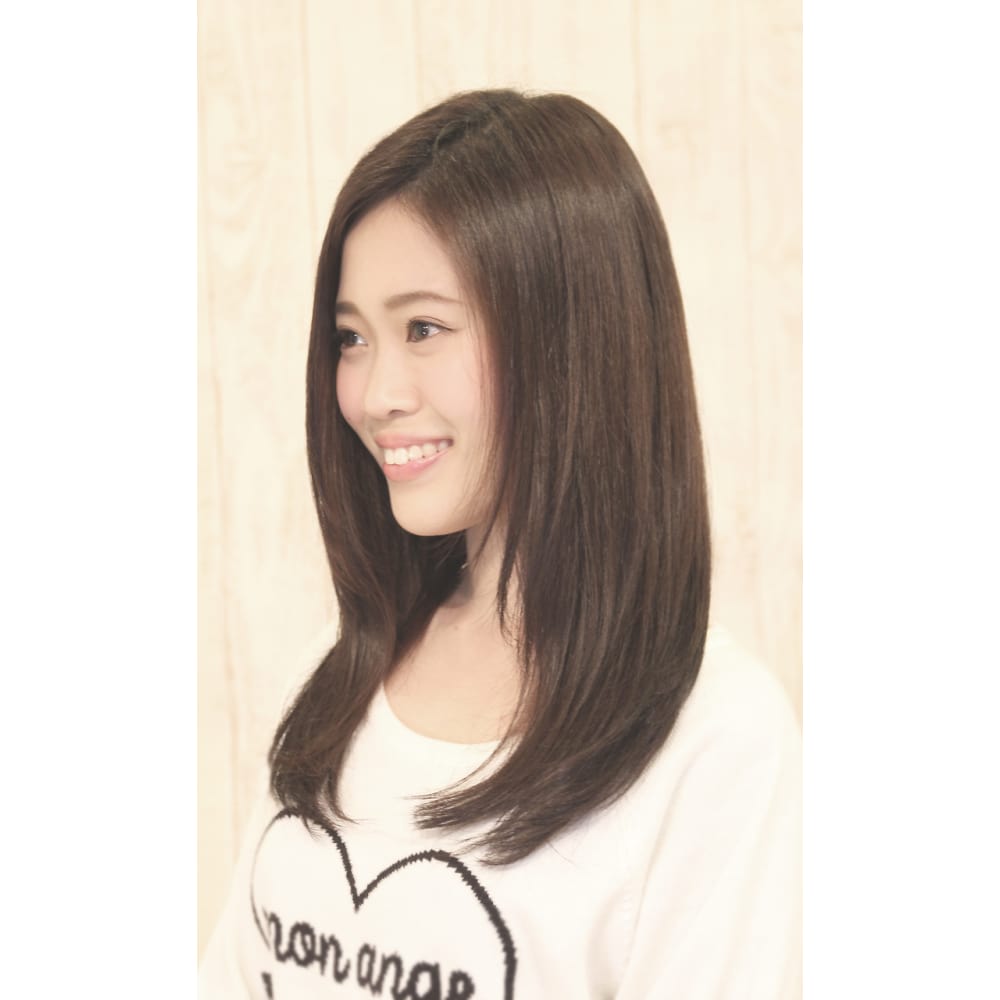 まとまりのいい肩下ロング ｒｏｏｔ ｓ ルーツ のヘアスタイル 美容院 美容室を予約するなら楽天ビューティ