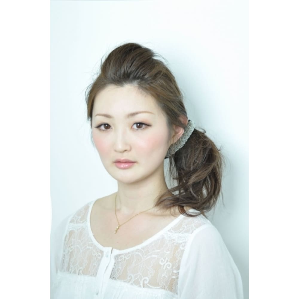 ポンパ バナナクリップの簡単アレンジ Puree De Fleurs プレデフリュウ のヘアスタイル 美容院 美容室を予約するなら楽天ビューティ ポンパ バナナクリップの簡単アレンジ Puree De Fleurs プレデフリュウ のヘアスタイル 美容院 美容室を予約するなら楽天ビューティ