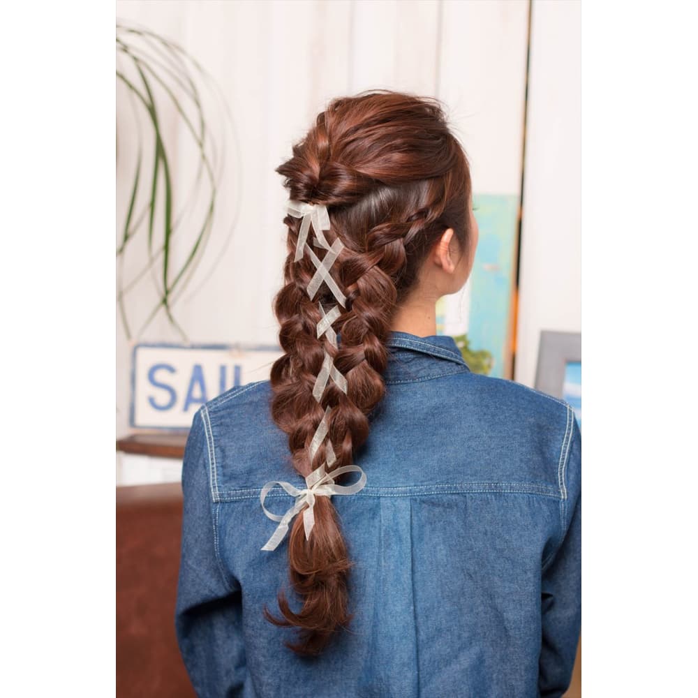 Minx 大人気 レースアップ編み込みアレンジ Minx 原宿店 ミンクス ハラジュクテン のヘアスタイル 美容院 美容室を予約するなら楽天ビューティ