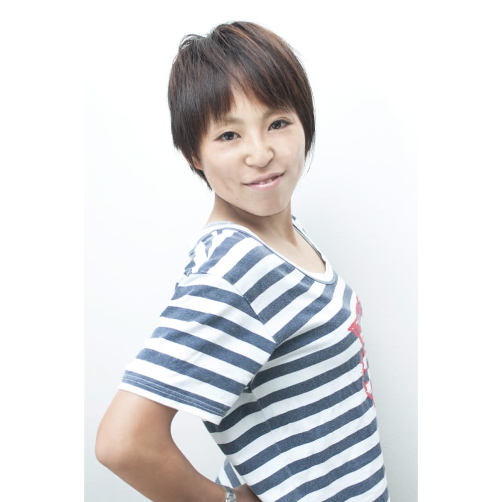 アシンメトリーショートスタイル Flap Hair フラップヘアー のヘア アシンメトリーショートスタイル Flap Hair フラップヘアー のヘア