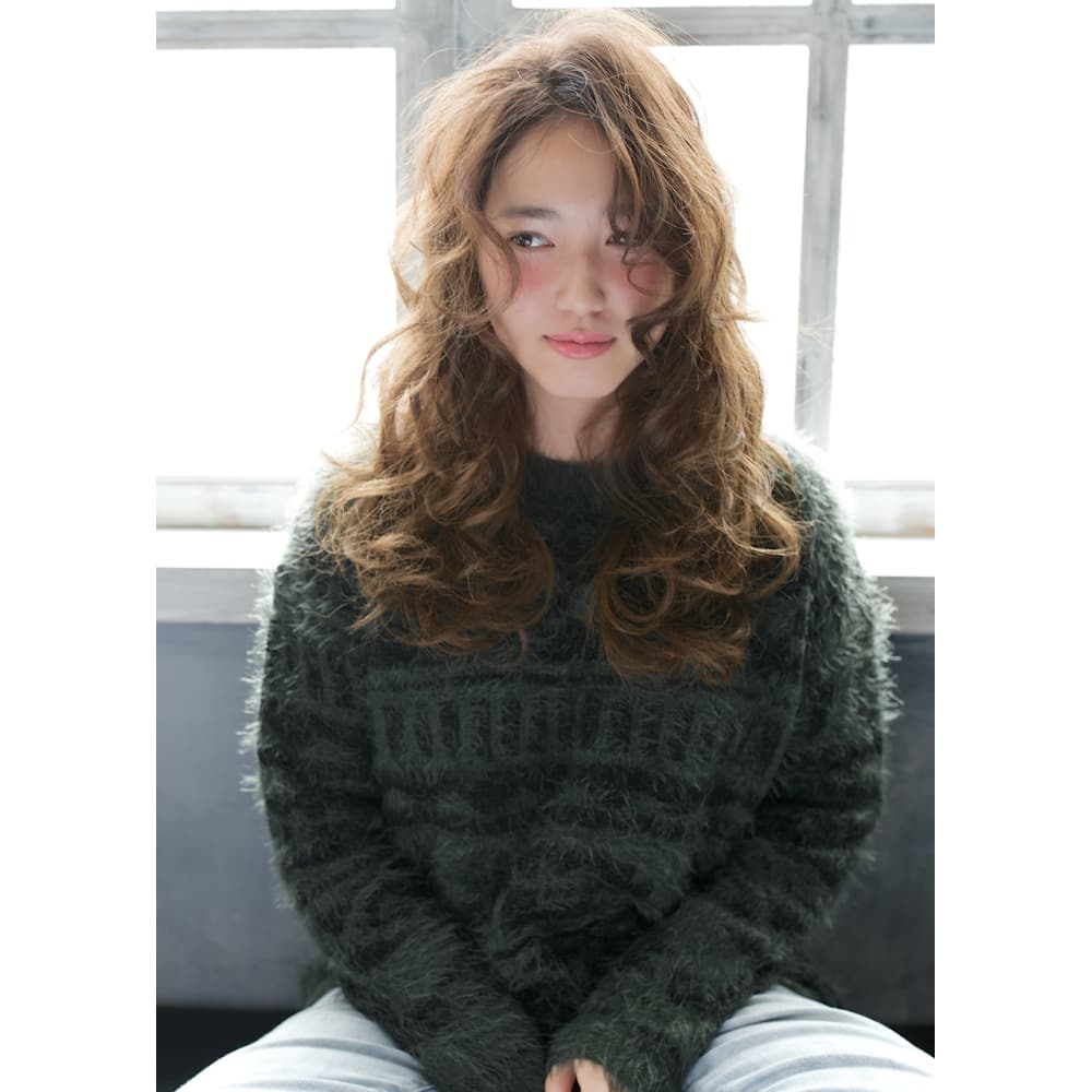 しっかりカールがかわいい 外人風ウエーブ August Hair Nail オーガストヘアネイル のヘアスタイル 美容院 美容室を予約するなら楽天ビューティ