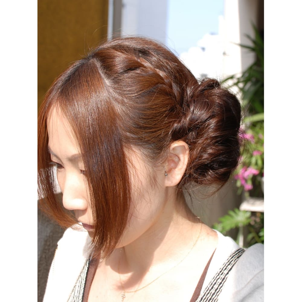 サイドにおだんごアップ Comme Tu Veux コムチュヴ のヘアスタイル 美容院 美容室を予約するなら楽天ビューティ サイドにおだんごアップ Comme Tu Veux コムチュヴ のヘアスタイル 美容院 美容室を予約するなら楽天ビューティ