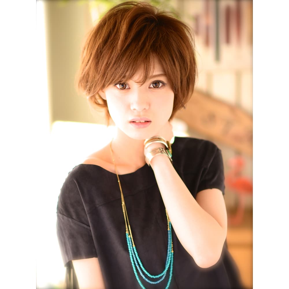 大人のヘルシーショート コンサバカジュアル Addict アディクト のヘアスタイル 美容院 美容室を予約するなら楽天ビューティ