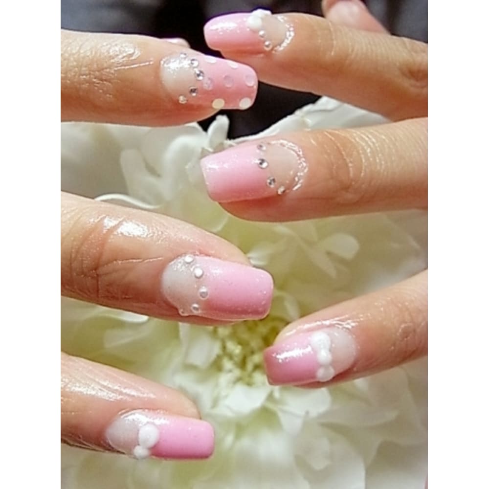 キュートな逆フレンチ Private Nailsalon Meltyhearts メルティーハーツ のネイルデザイン ネイル まつげサロンを予約するなら楽天ビューティ