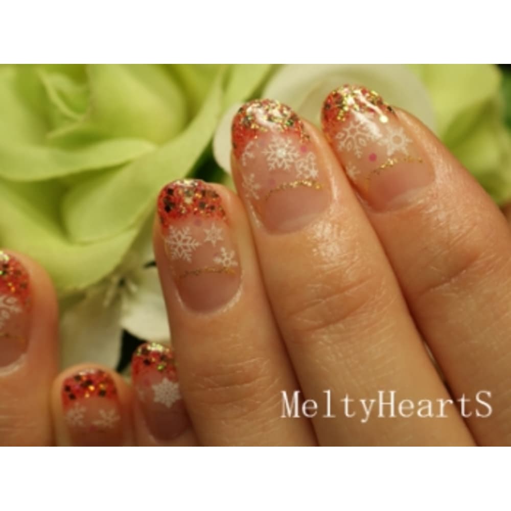 冬のラメフレンチ スノーアート Private Nailsalon Meltyhearts メルティーハーツ のネイルデザイン ネイル まつげサロンを予約するなら楽天ビューティ