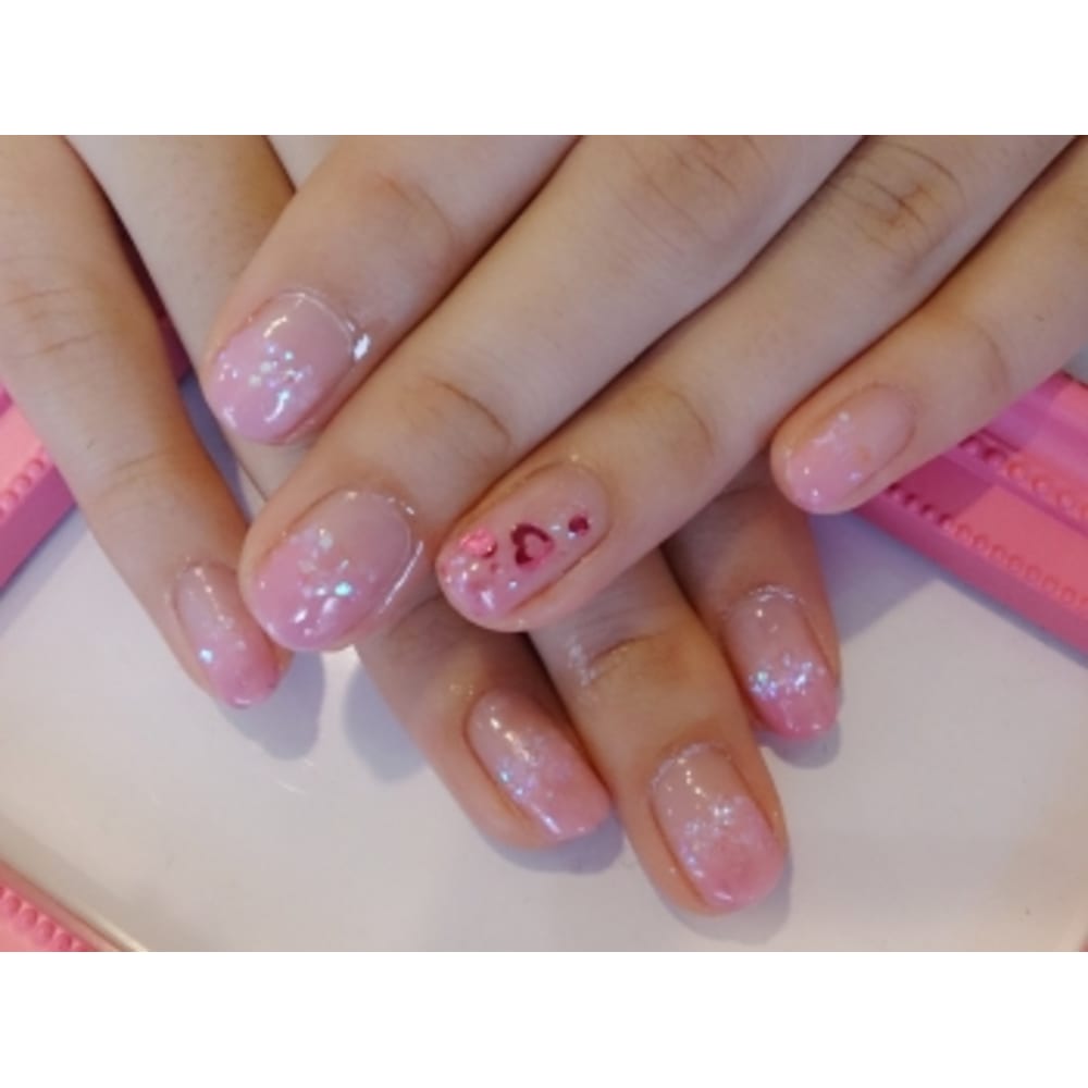 ピンクグラデーション ハートホログラム Nail Salon Shandi ネイルサロンシャンディ のネイルデザイン ネイル まつげサロンを予約するなら楽天ビューティ
