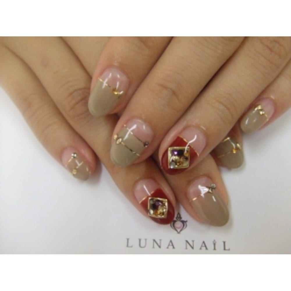 グレージュフレンチ Luna Nail ルナネイル のネイルデザイン ネイル まつげサロンを予約するなら楽天ビューティ