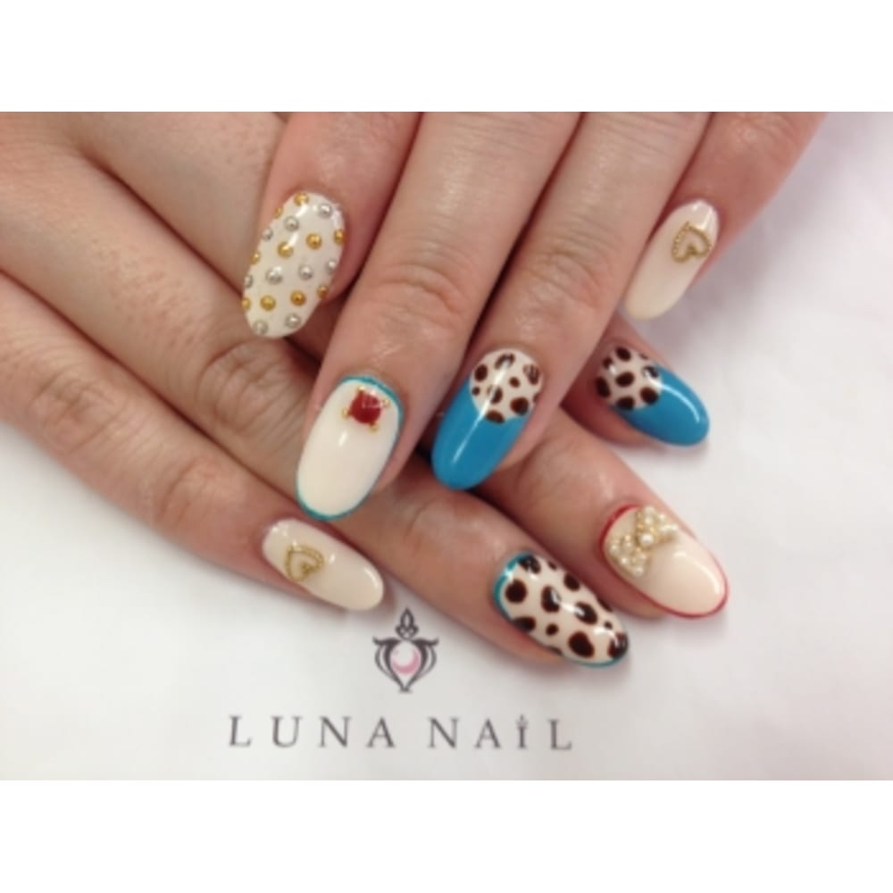 アニマル柄 スタッズ Luna Nail ルナネイル のネイルデザイン ネイル まつげサロンを予約するなら楽天ビューティ