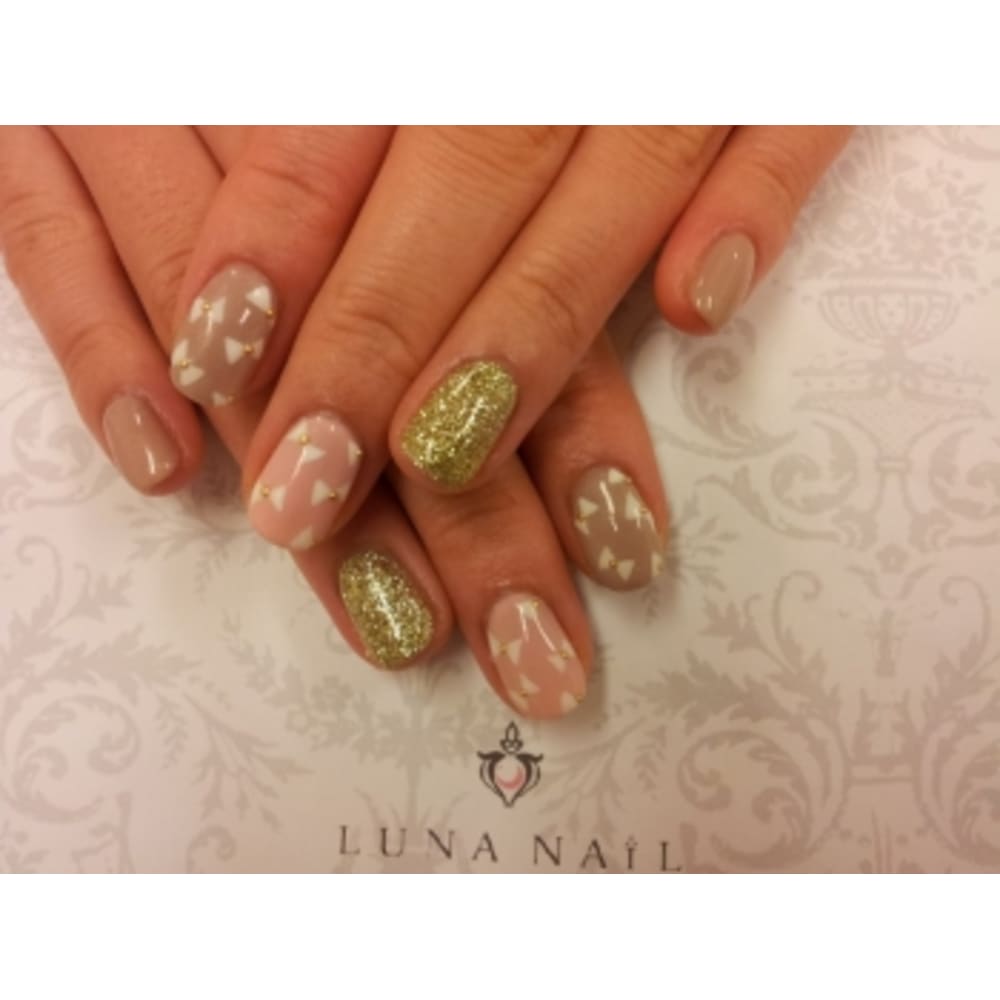 ランダムリボンネイル Luna Nail ルナネイル のネイルデザイン ネイル まつげサロンを予約するなら楽天ビューティ