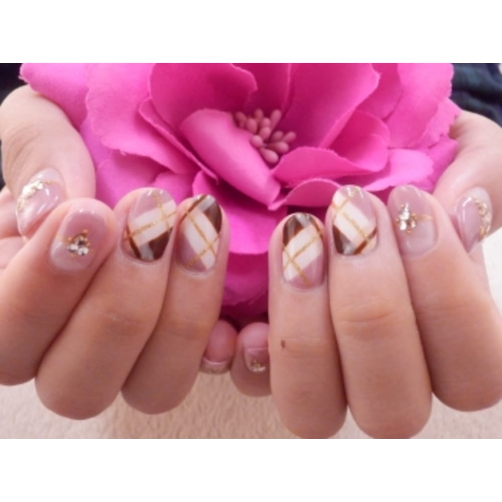 斜めタータンチェック Luna Nail ルナネイル のネイルデザイン ネイル まつげサロンを予約するなら楽天ビューティ