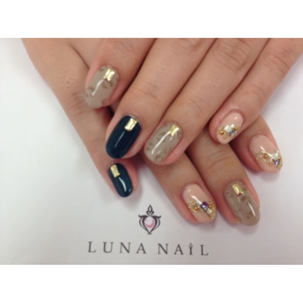 シンプルレオパードネイル Luna Nail ルナネイル のネイルデザイン ネイル まつげサロンを予約するなら楽天ビューティ