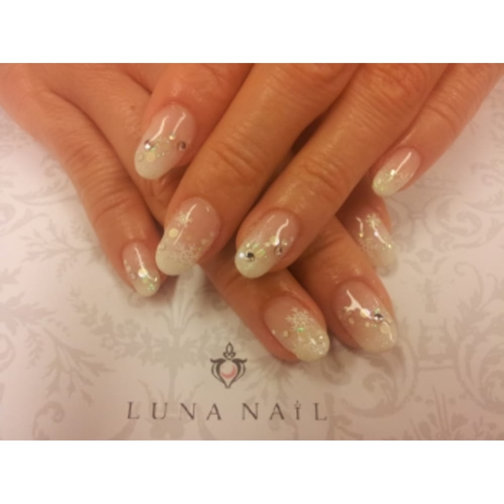 冬ネイル グラデーション Luna Nail ルナネイル のネイルデザイン ネイル まつげサロンを予約するなら楽天ビューティ