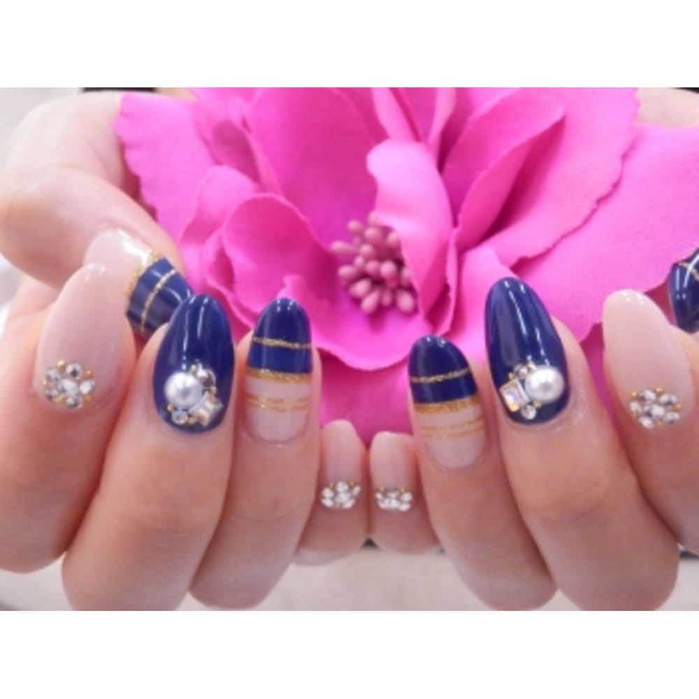 ベージュ ネイビーネイル Luna Nail ルナネイル のネイルデザイン ネイル まつげサロンを予約するなら楽天ビューティ