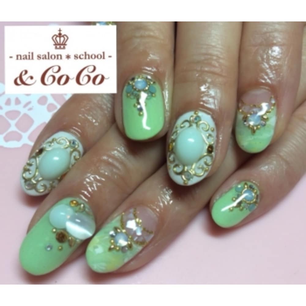 ゴージャス ミントグリーンネイル Nailsalon School Coco ネイルサロンスクールアンドココ のネイルデザイン ネイル まつげサロンを予約するなら楽天ビューティ