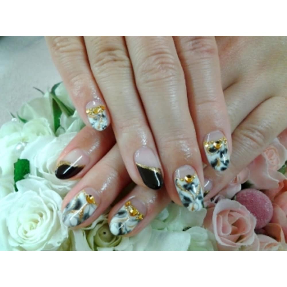 妖艶マーブルフレンチネイル B I P Nail Salon ビーアイピーネイルサロン のネイルデザイン ネイル まつげサロンを予約するなら楽天ビューティ