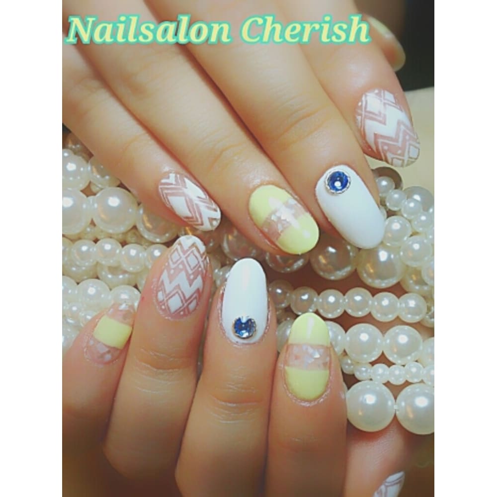 幾何学模様ネイル Nailsalon ｃｈｅｒｉｓｈ ネイルサロン チェリッシュ のネイルデザイン ネイル まつげサロンを予約するなら楽天ビューティ