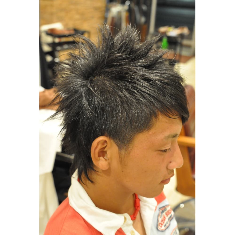 アシメ ショート ツーブロック Laviere By R Evolut ラヴィエールバイレボルト のヘアスタイル 美容院 美容室を予約するなら楽天ビューティ