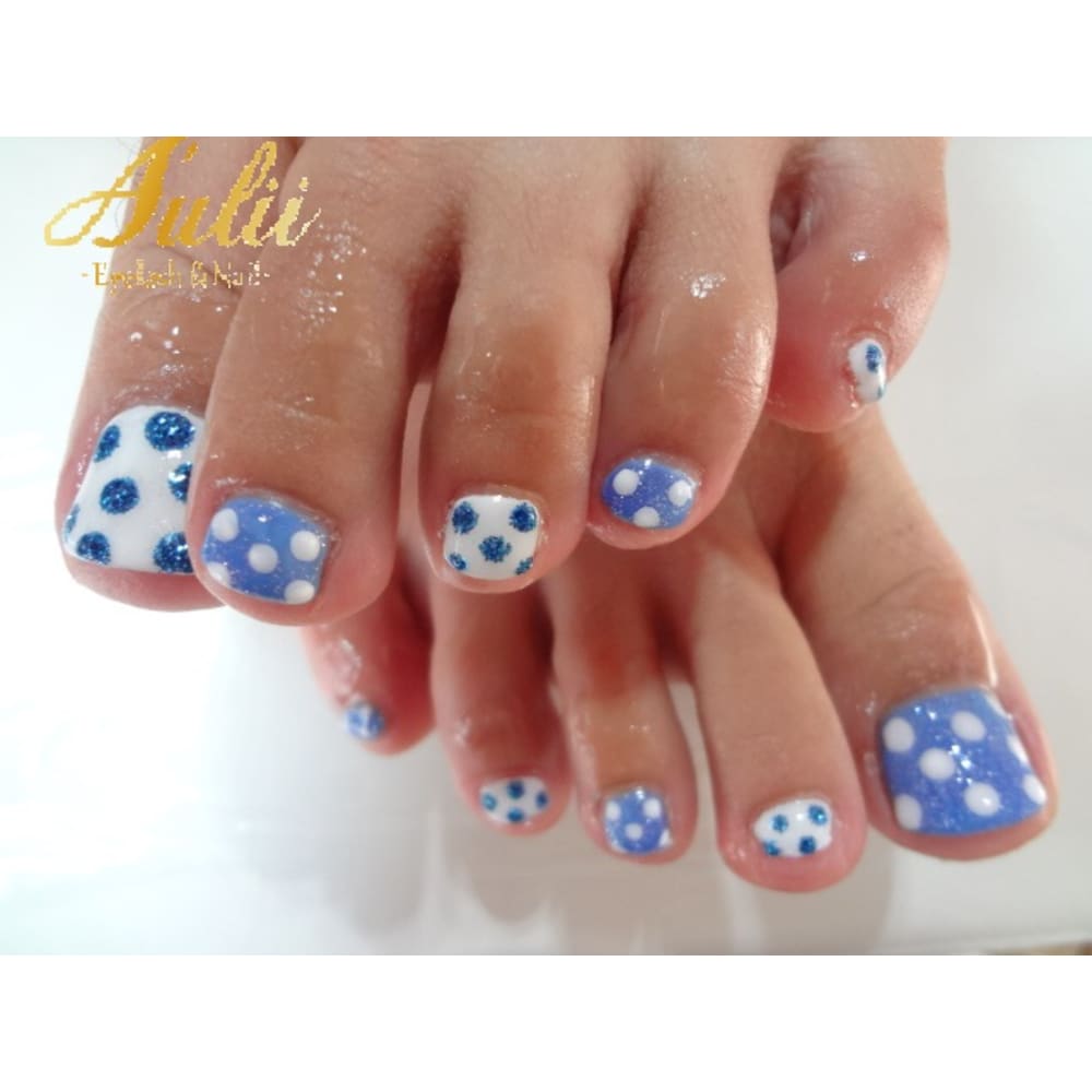 Foot 水色ドット A Ulii Nail アウリー のネイルデザイン ネイル まつげサロンを予約するなら楽天ビューティ