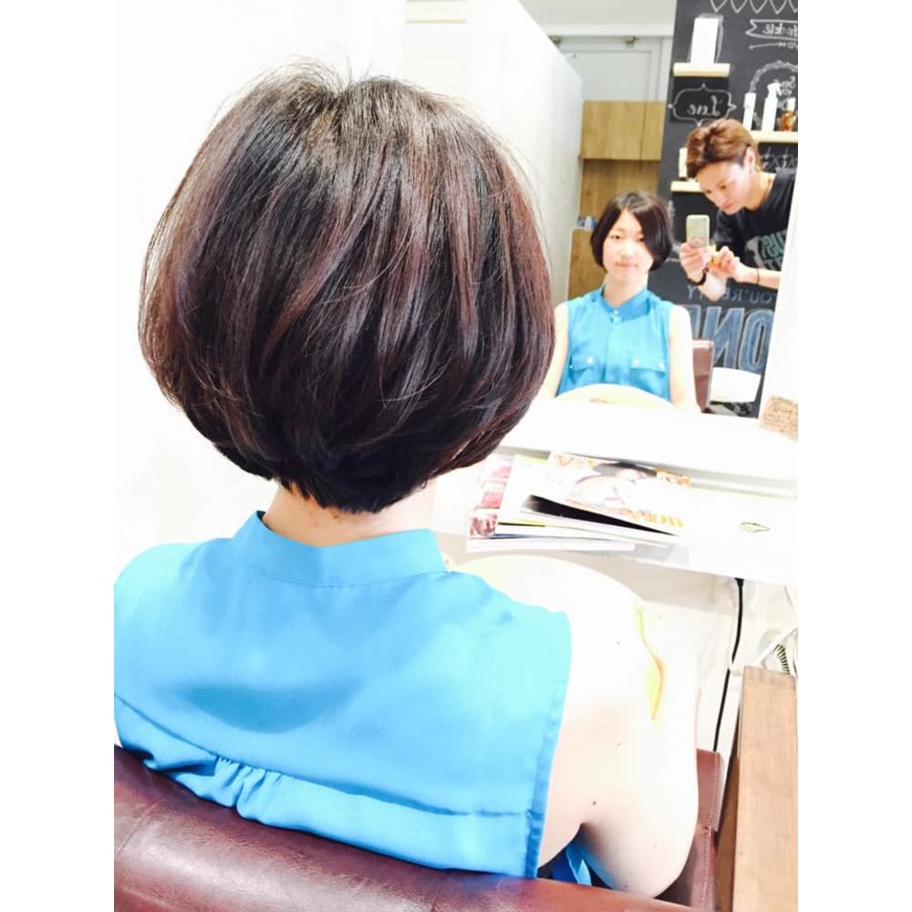 Liberty 前髪長めの首周りスッキリショート Liberty リバティ のヘアスタイル 美容院 美容室を予約するなら楽天ビューティ