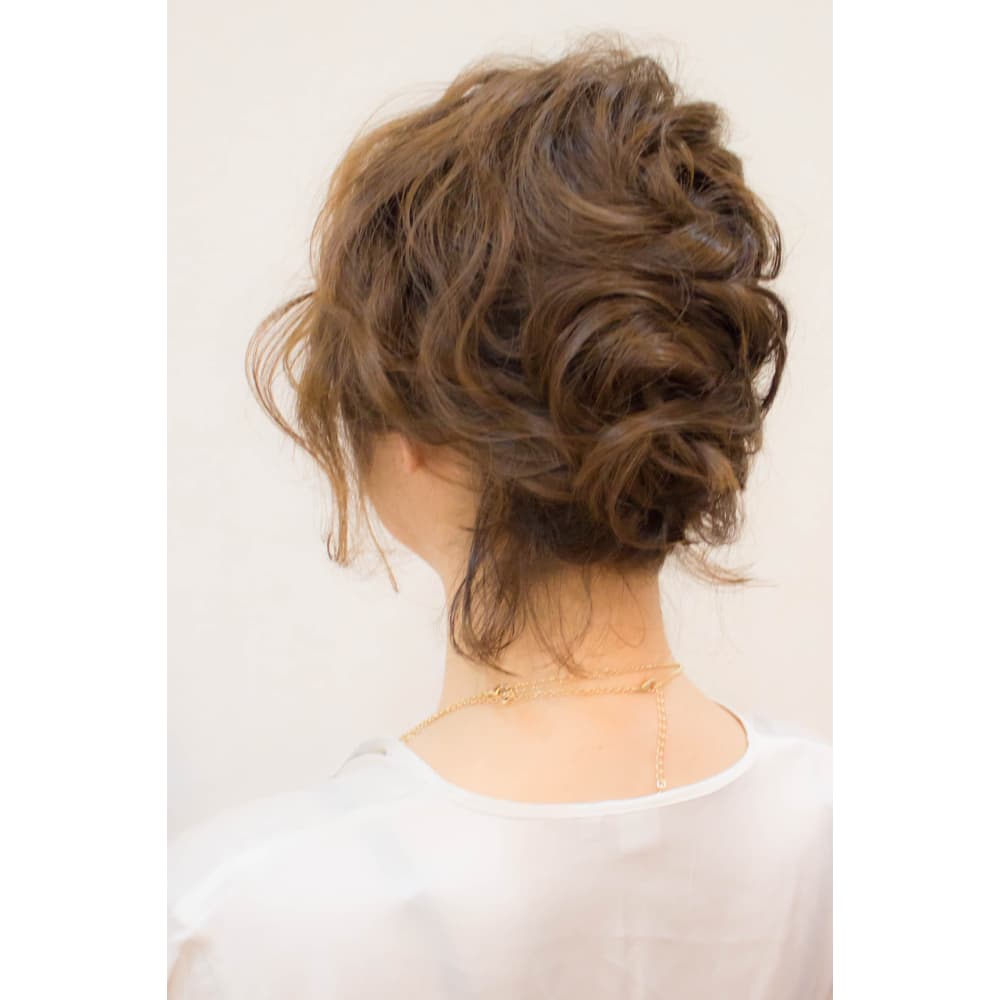 ルーズに崩したボブアレンジ Broto ブロット のヘアスタイル 美容院 美容室を予約するなら楽天ビューティ