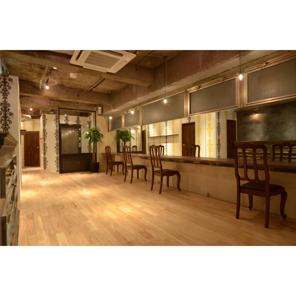 国分寺 アンティーク家具のカフェ風空間 天井が高くセット面も広々ゆったりで開放的な Roity Roity ロイティ のこだわり特集 美容院 美容室を予約するなら楽天ビューティ