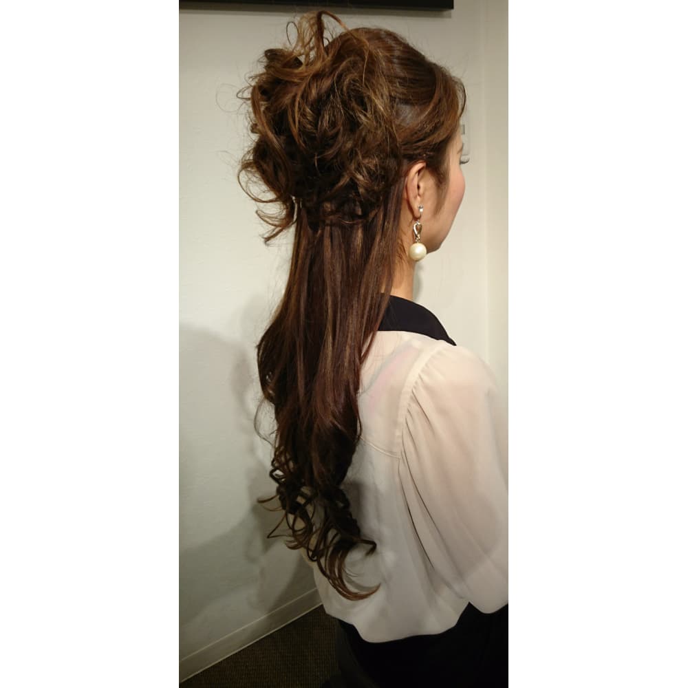 超ロングヘアーのハーフアップ Mash Up マッシュアップ のヘアスタイル 美容院 美容室を予約するなら楽天ビューティ