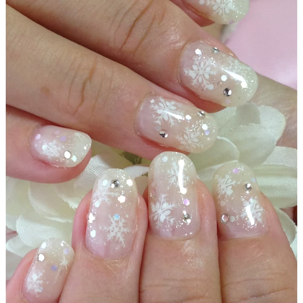ホワイトスノーネイル Nailsalon Ecarina エカリーナ のネイルデザイン ネイル まつげサロンを予約するなら楽天ビューティ