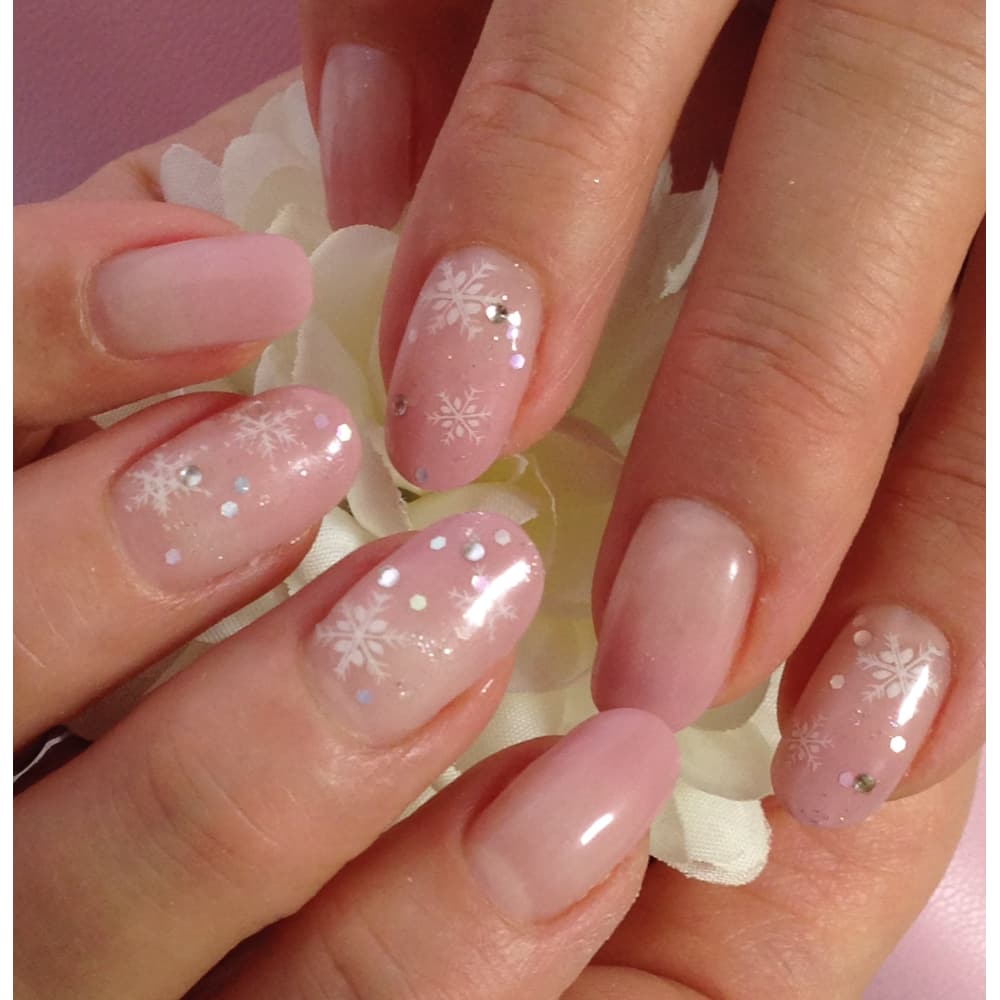 ピンクのスノーネイル Nailsalon Ecarina エカリーナ のネイルデザイン ネイル まつげサロンを予約するなら楽天ビューティ