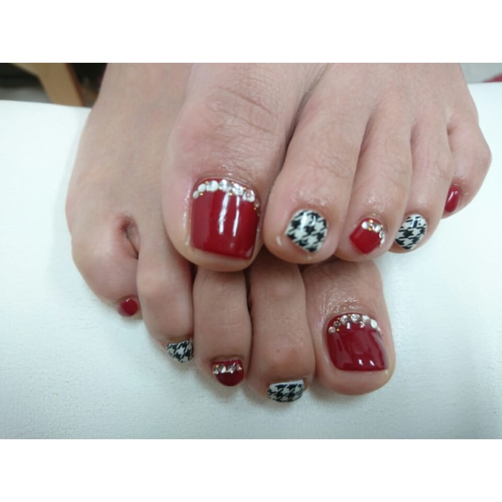 ペディ 千鳥柄 Nail Salon Coco ココ のネイルデザイン ネイル まつげサロンを予約するなら楽天ビューティ