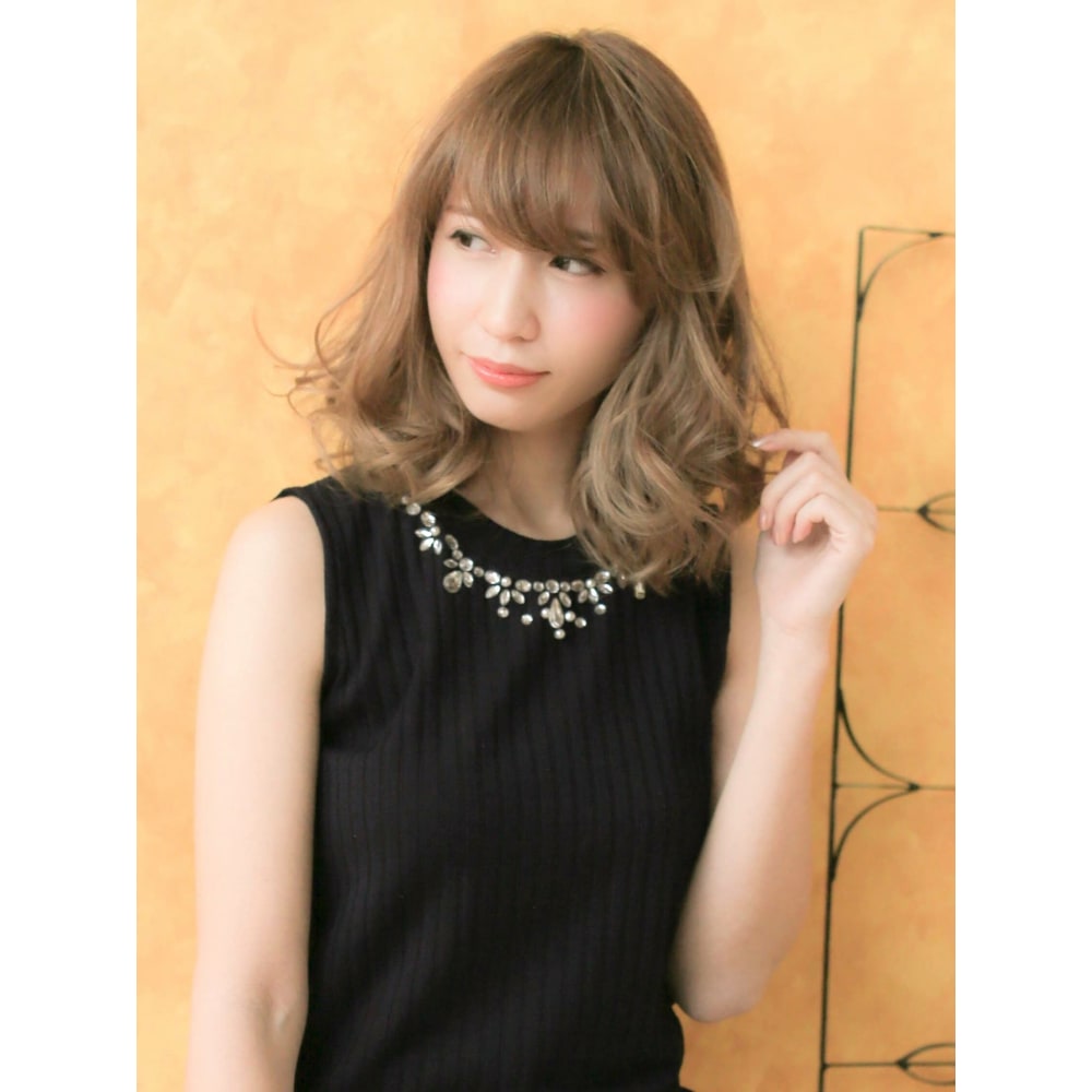明るめプラチナカラー La Bless 心斎橋 ラブレス のヘアスタイル 美容院 美容室を予約するなら楽天ビューティ