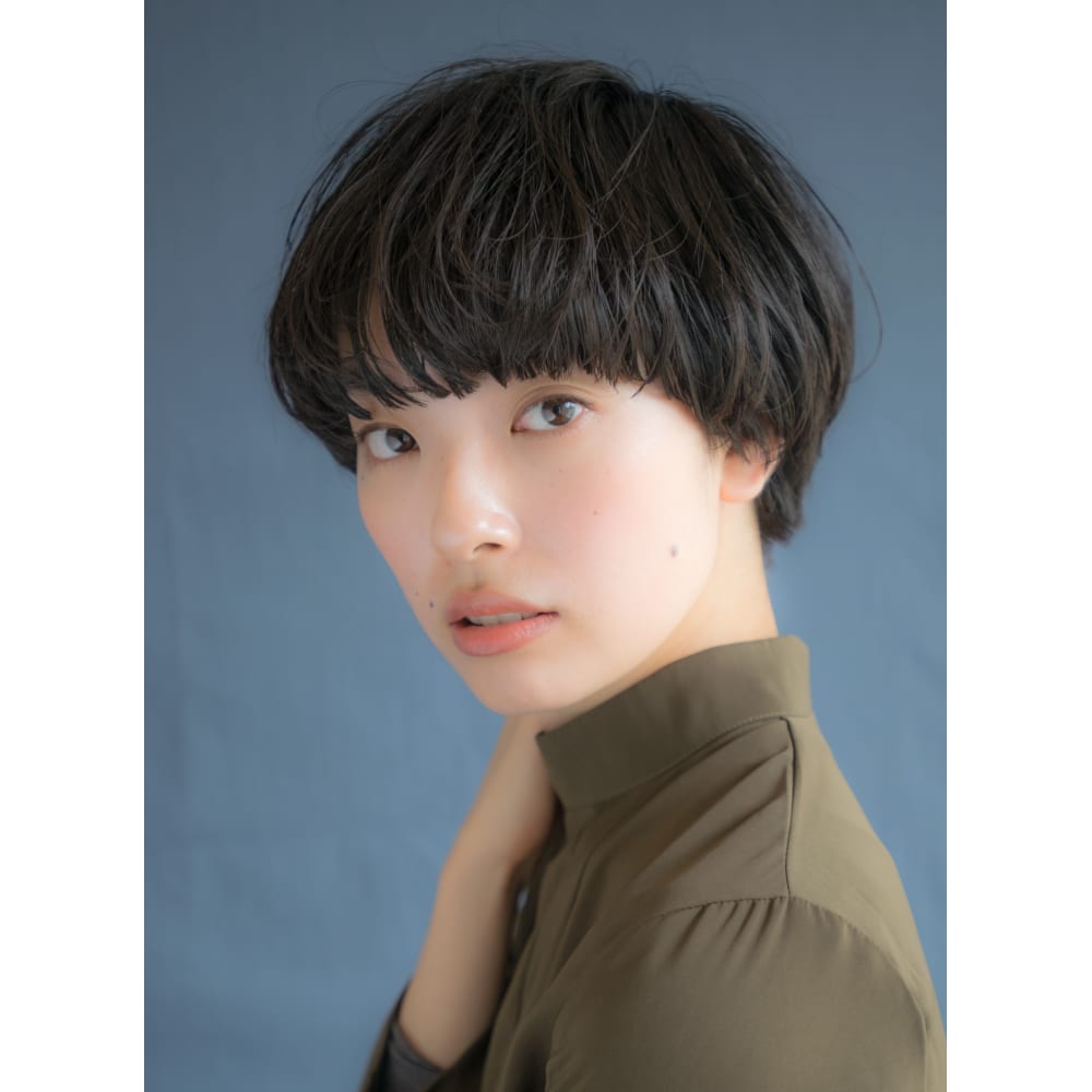 ヘルシーで大人っぽい黒髪艶感マッシュショート Anti アンティ のヘアスタイル 美容院 美容室を予約するなら楽天ビューティ