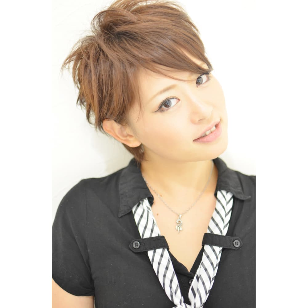 黒猫の館 耳かけベリーショートレイヤー 黒猫の館 クロネコノヤカタ のヘアスタイル 美容院 美容室を予約するなら楽天ビューティ