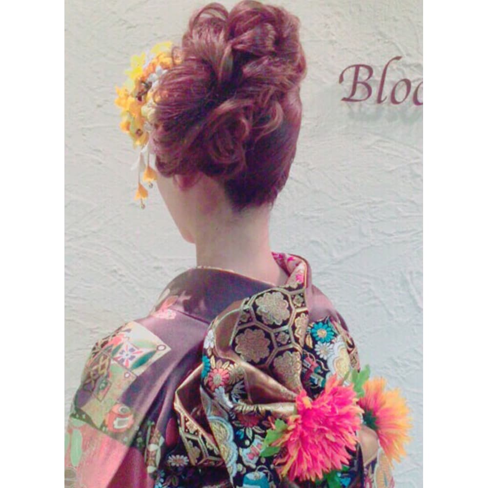 編み込みがキュートな成人式アップスタイル Blooming Beauty Stage ブルーミングビューティーステージ のヘアスタイル 美容院 美容室を予約するなら楽天ビューティ