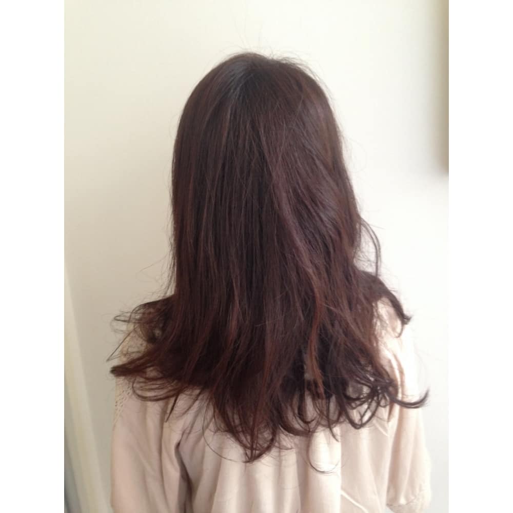 暗髪ピンクブラウン 斜めバング重めウェービーロング Felicita Hair Design 緑地公園店 フェリシータ のヘアスタイル 美容院 美容室を予約するなら楽天ビューティ