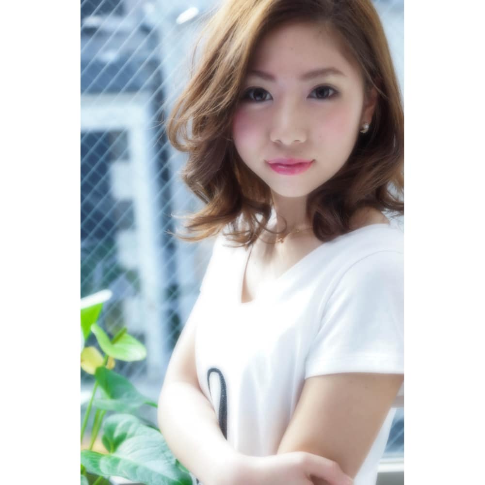 流れる前髪のかっこよさとふわっと動きのかわいらしさ Es 西梅田店 エス のヘアスタイル 美容院 美容室を予約するなら楽天ビューティ